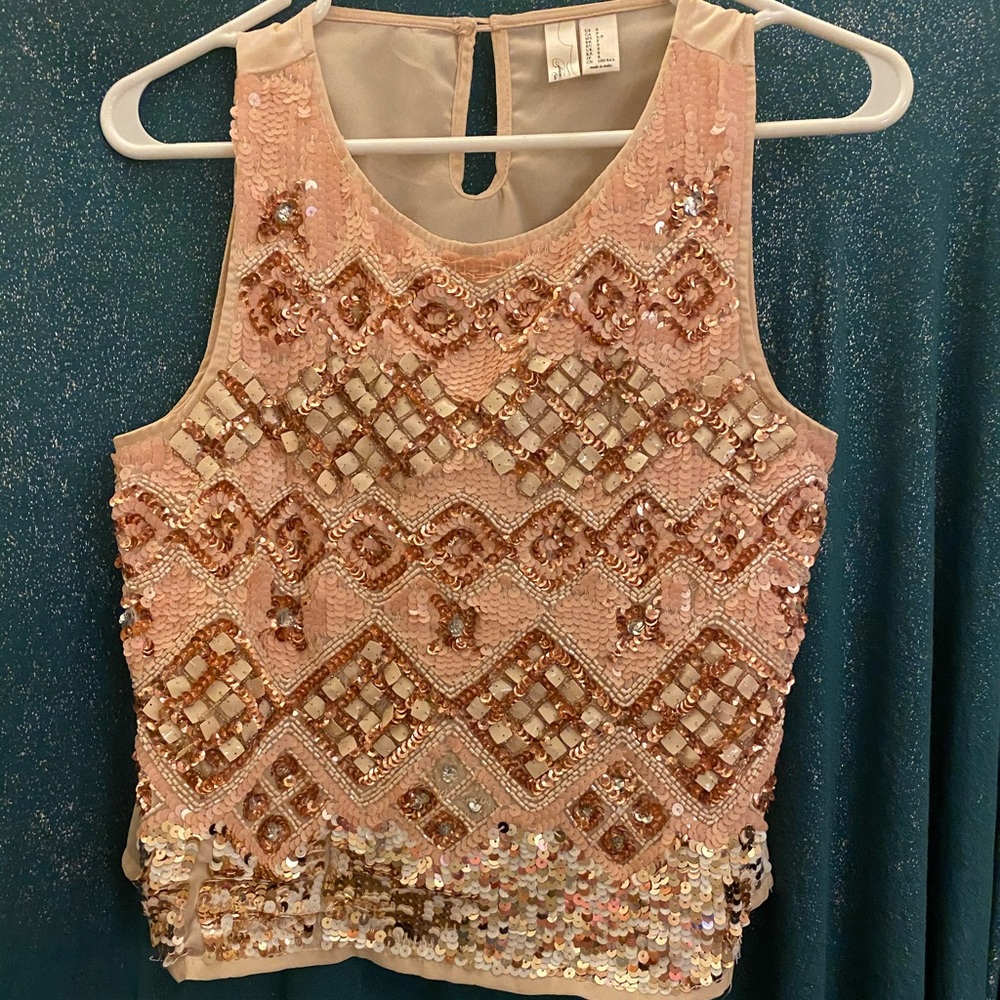 Detailed top